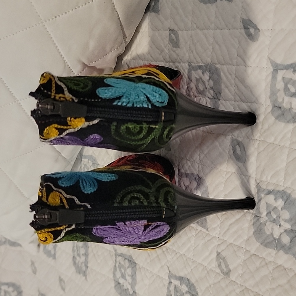 Boots - Picture 5 of 7